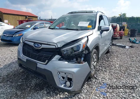 2021 Subaru Forester Premium z USA, uszkodzony, nr VIN JF2SKAJC3MH527928